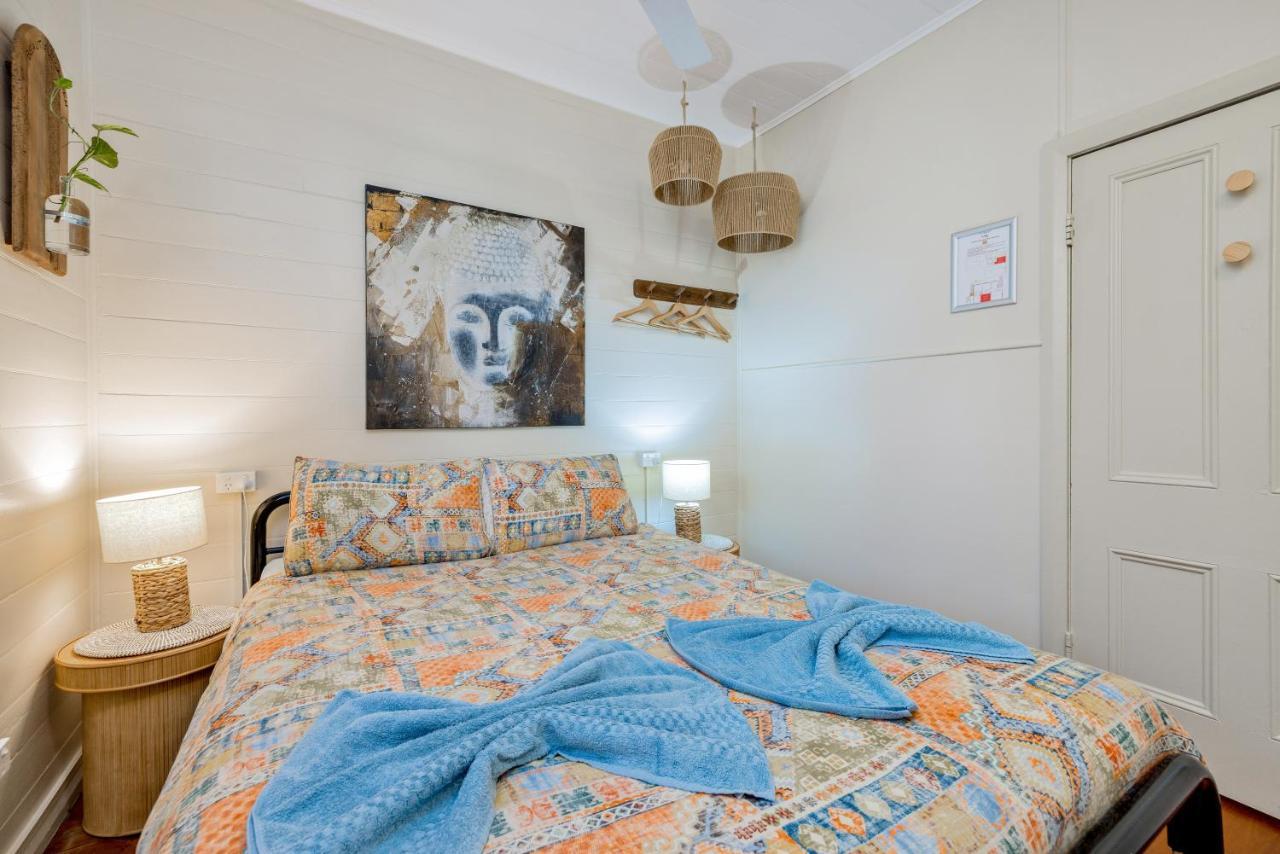 Travellers Oasis Pansiyon Cairns Dış mekan fotoğraf A bedroom at the hotel