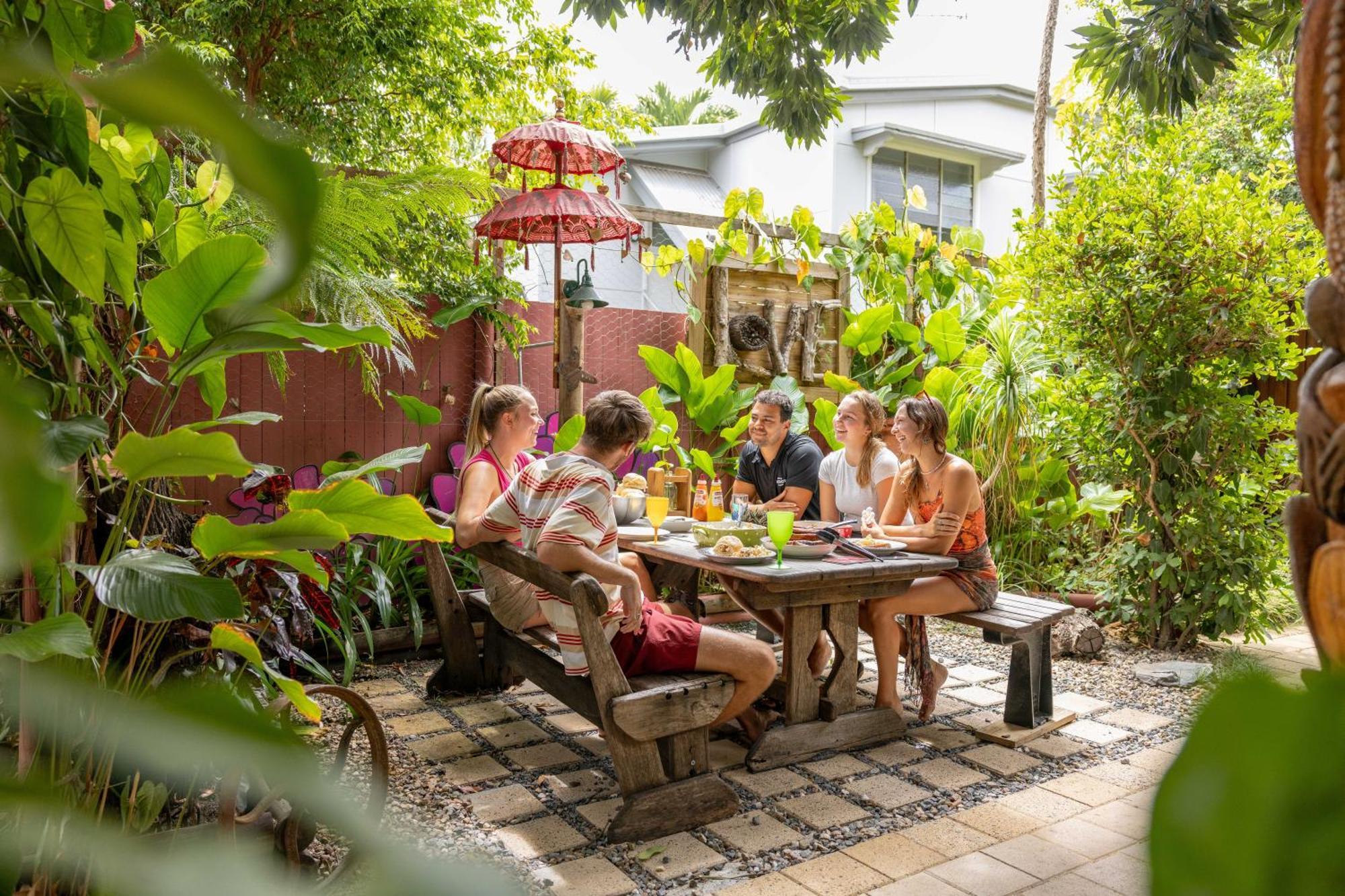 Travellers Oasis Pansiyon Cairns Dış mekan fotoğraf