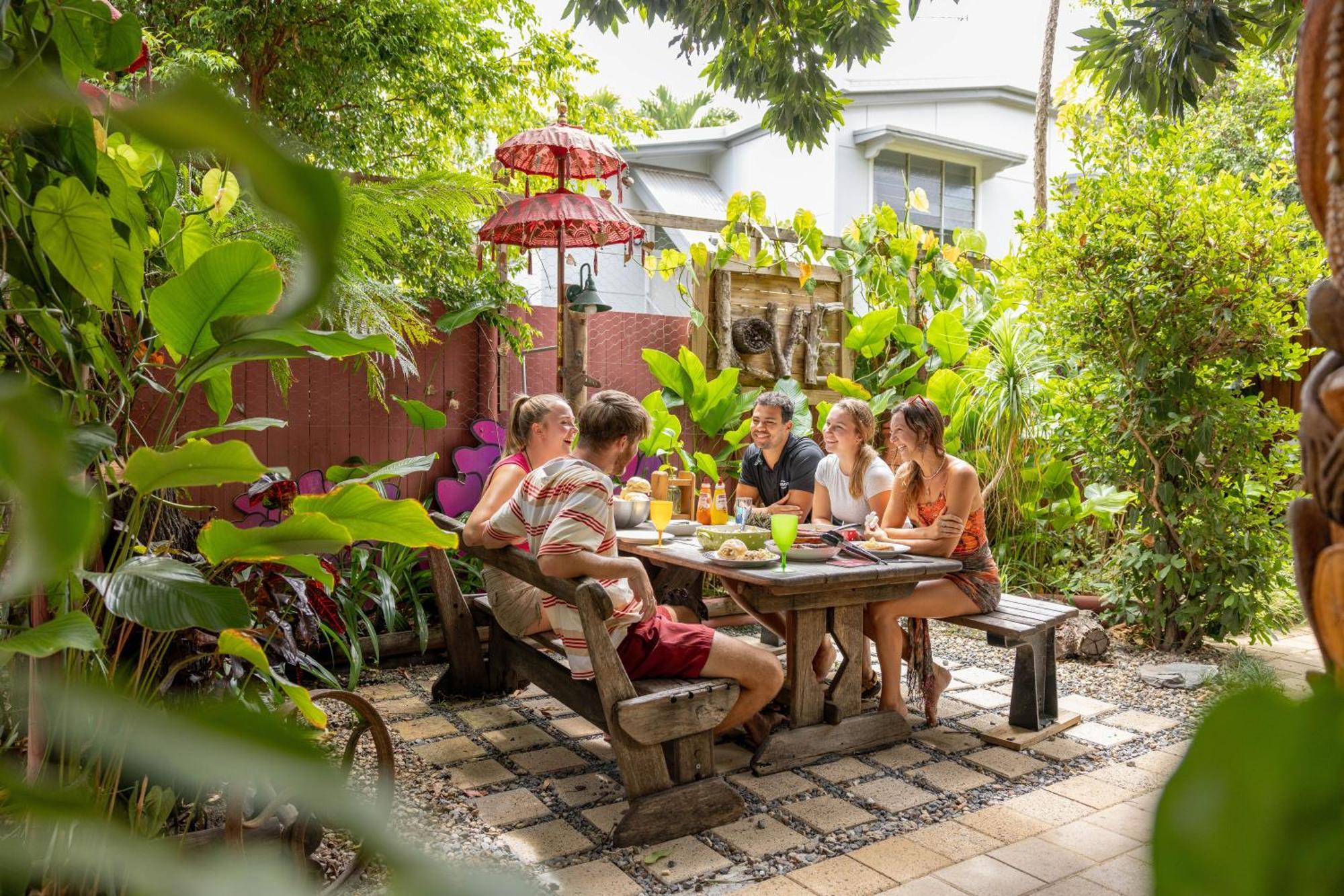 Travellers Oasis Pansiyon Cairns Dış mekan fotoğraf