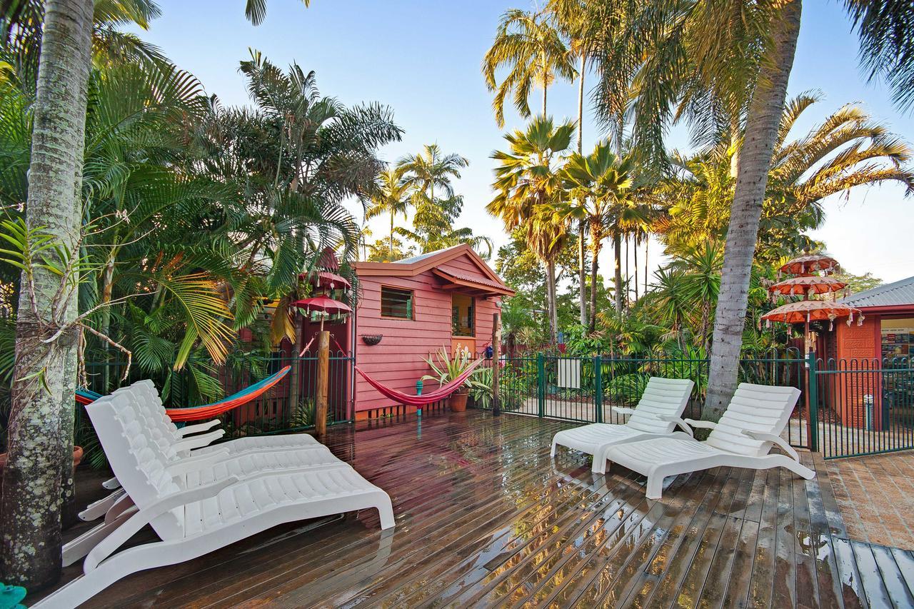Travellers Oasis Pansiyon Cairns Dış mekan fotoğraf The Pink House