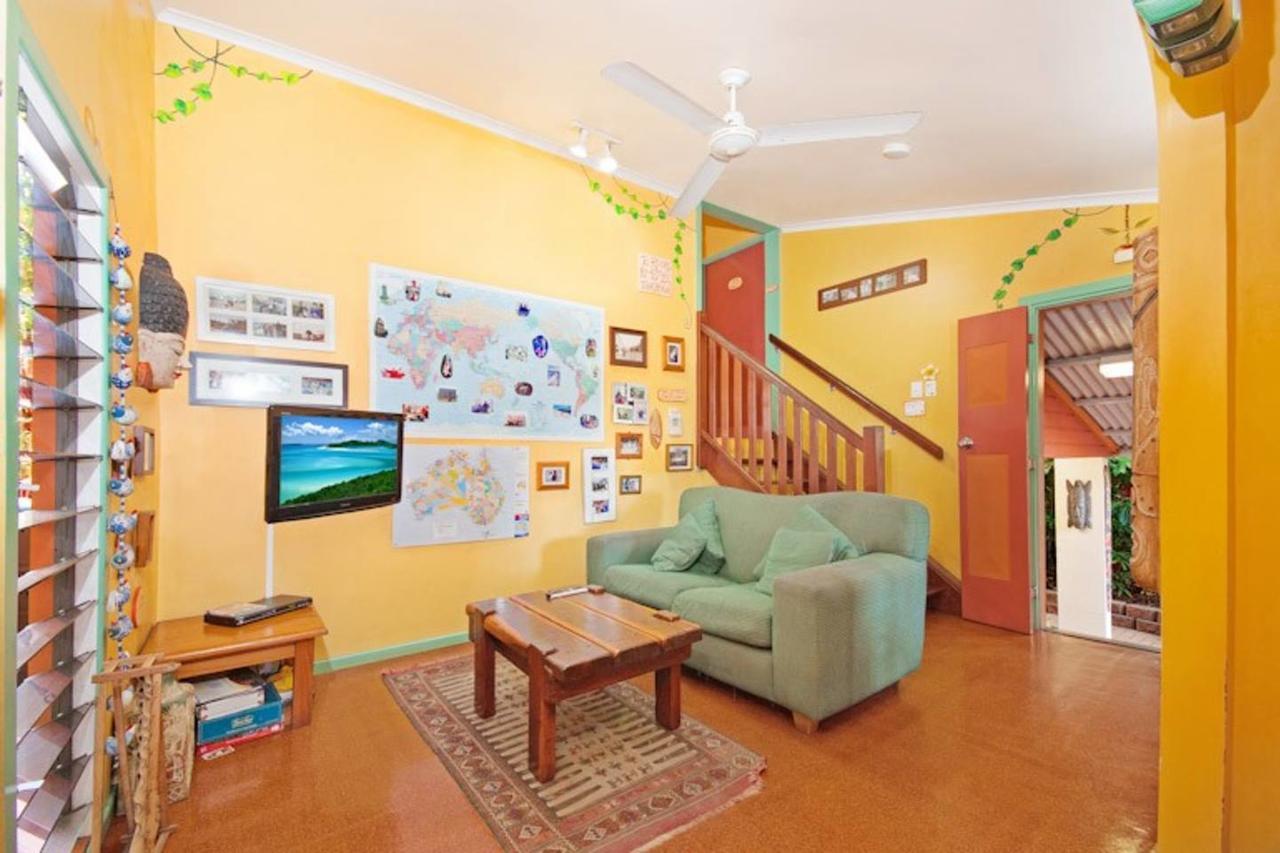 Travellers Oasis Pansiyon Cairns Dış mekan fotoğraf The interior of the hostel